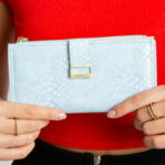Světle modrá kožená peněženka