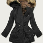 Černá prošívaná dámská zimní bunda s kožešinou (M-137)